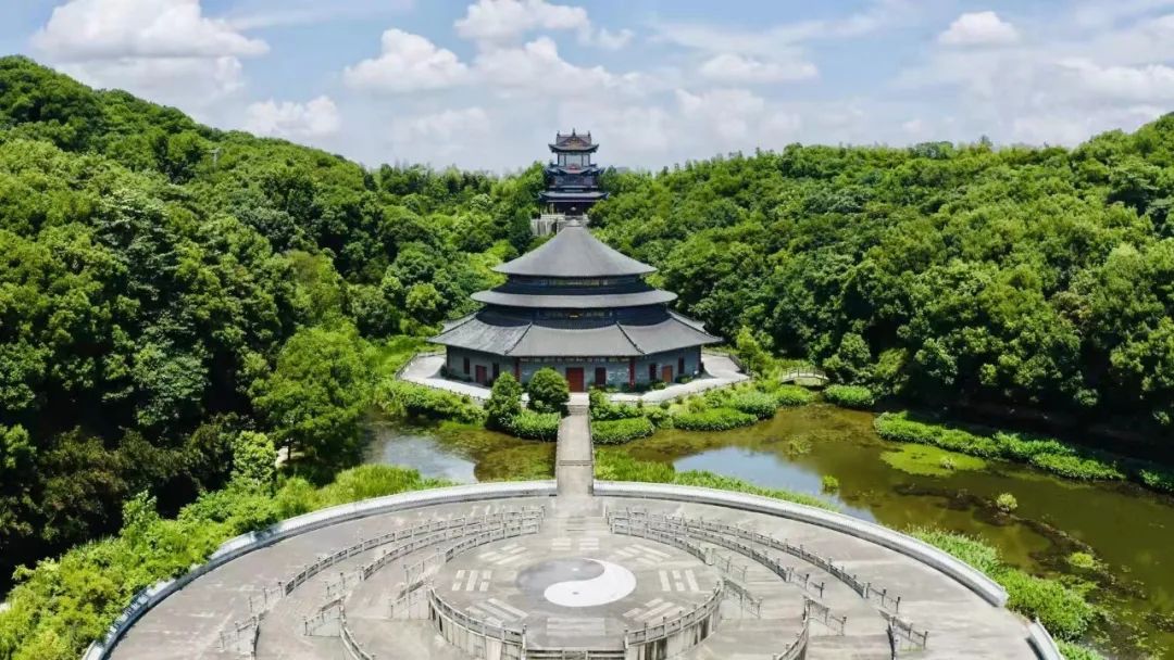 穿汉服免费入园:2022国庆期间多地景点开展穿汉服免费入园活动