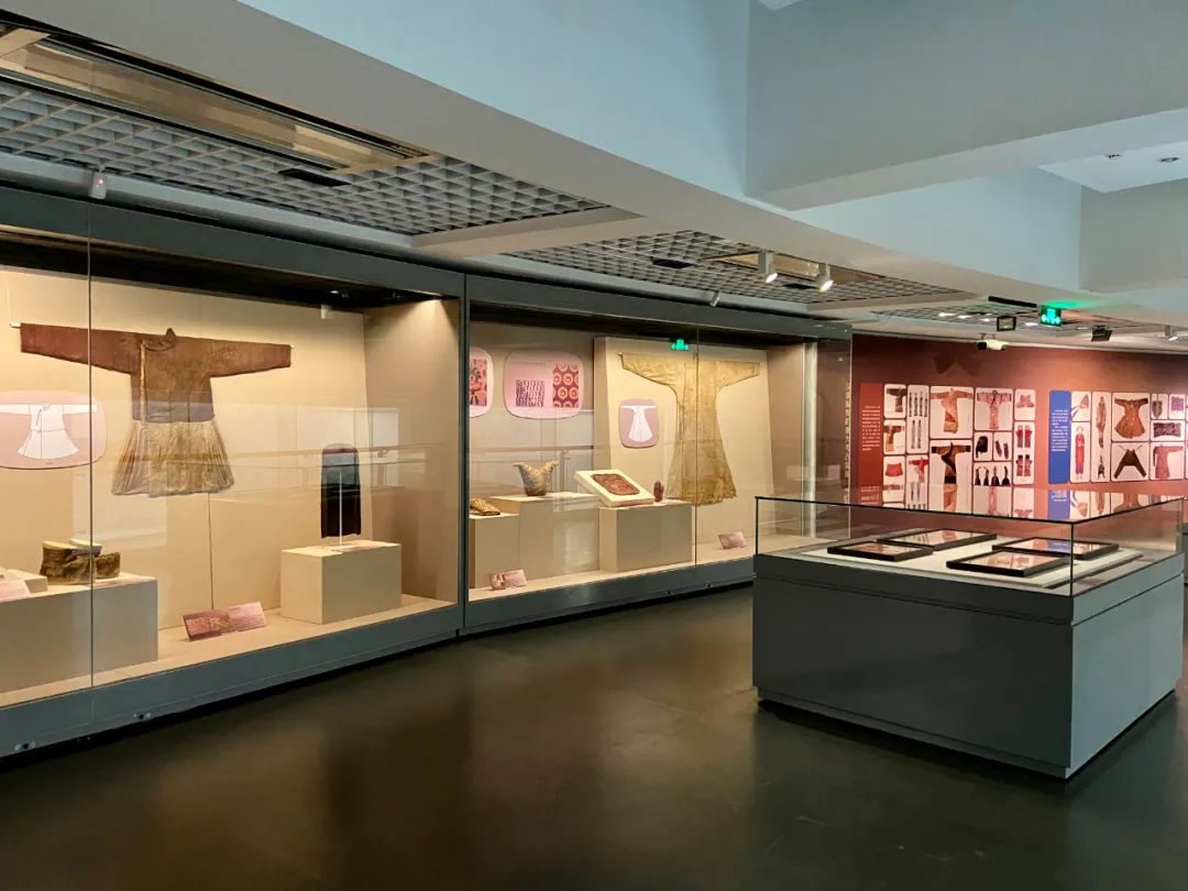 汉服展览 | “汉魏印象：汉晋南北朝服饰艺术展”在国丝开幕