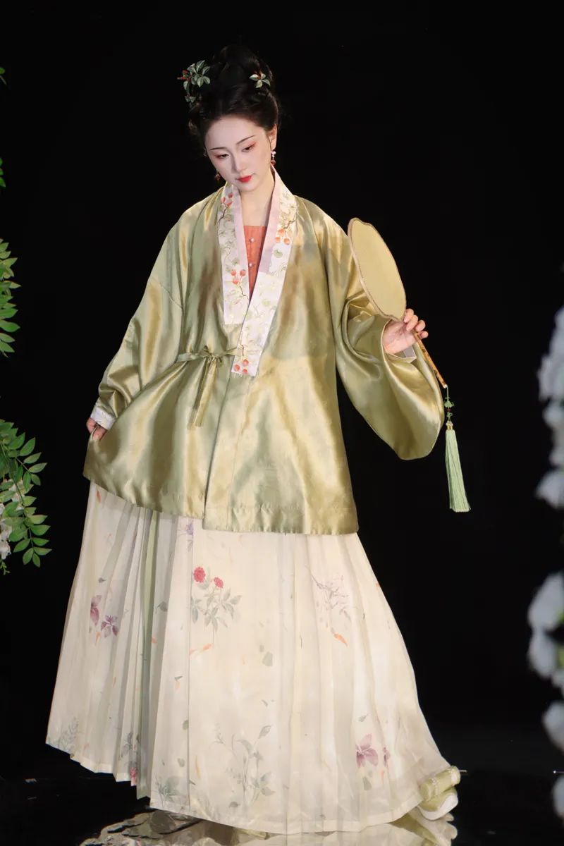 ​拒相思一枝独秀，瑶遇见神鹿经久不衰，2022年8月淘宝汉服商家单品销量排名