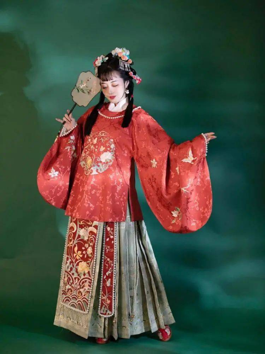 明制汉服——“始于齐胸,钟于明制”