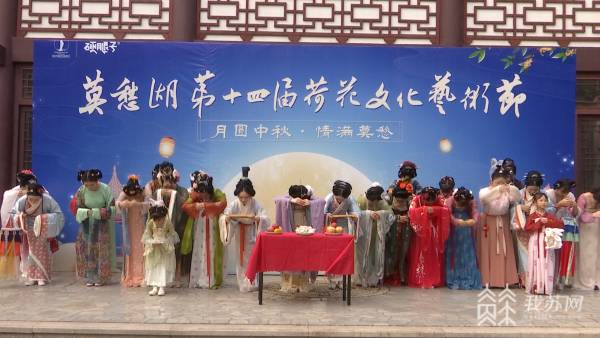 【中国节·中秋】双胞胎姐妹着汉服衣袂飘飘，现代时尚感受当代风雅！