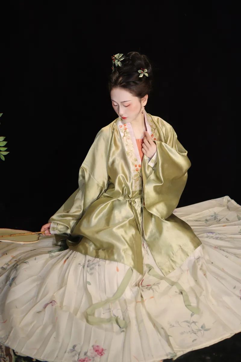 ​拒相思一枝独秀，瑶遇见神鹿经久不衰，2022年8月淘宝汉服商家单品销量排名