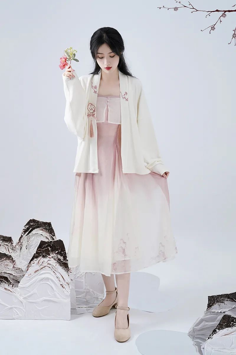 飞机袖48、八分裙65、长比甲99，上新精品合集，瞳莞、钟灵记、梨花渡与你有约！