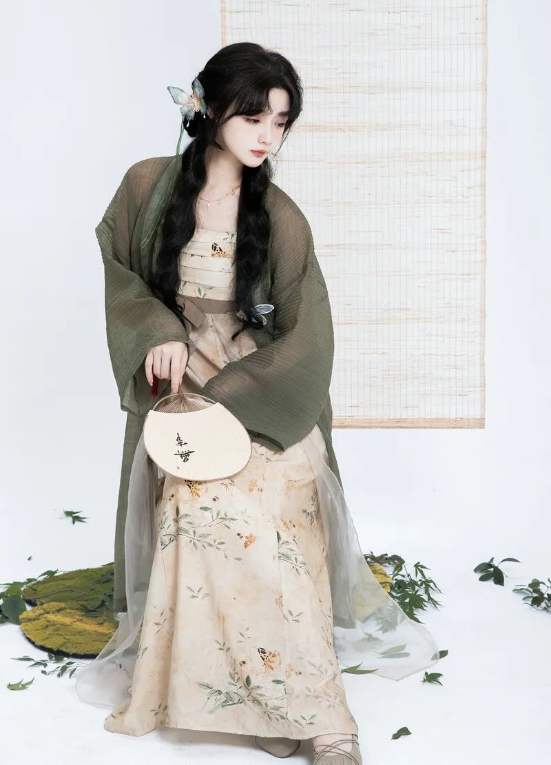 ​拒相思一枝独秀，瑶遇见神鹿经久不衰，2022年8月淘宝汉服商家单品销量排名