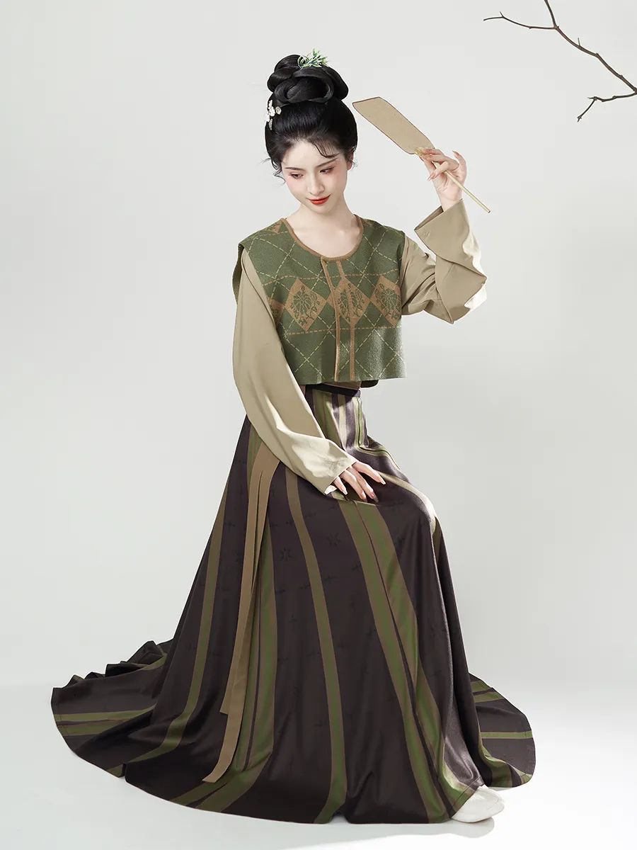 就在这一日，圆领袍199，十三余、重回、汉尚，众商家汇集上新，众多新品等你来！