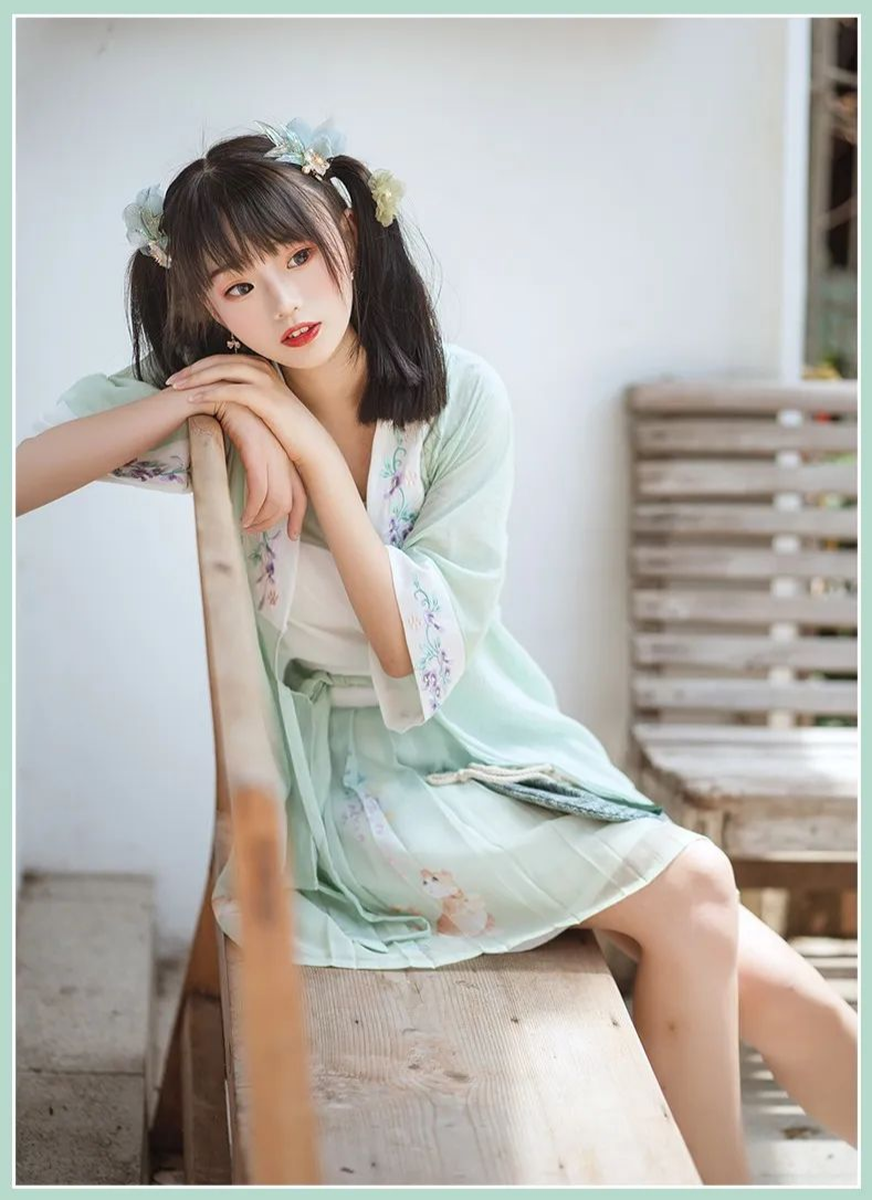 最低49、最高89元/套，适合当前夏日穿的浅绿色白菜系汉服！