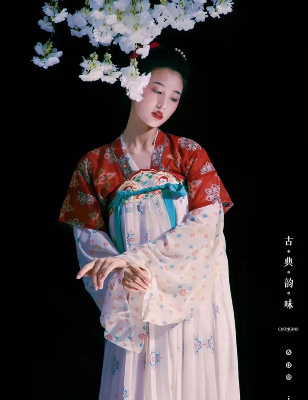 ​拒相思一枝独秀，瑶遇见神鹿经久不衰，2022年8月淘宝汉服商家单品销量排名