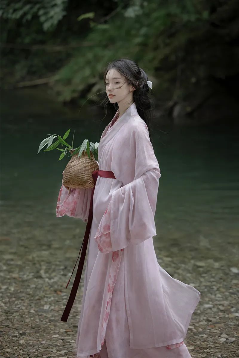 飞机袖48、八分裙65、长比甲99，上新精品合集，瞳莞、钟灵记、梨花渡与你有约！