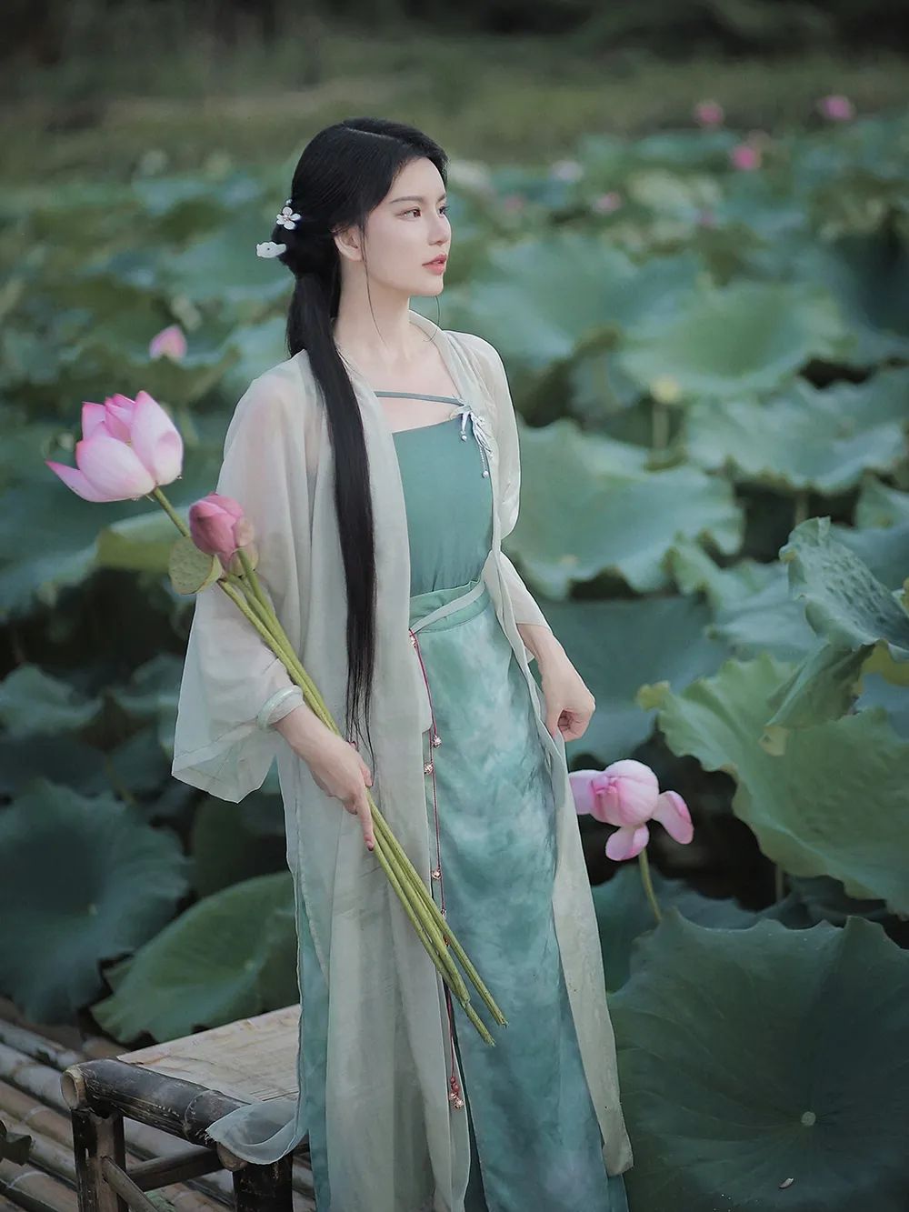 ​拒相思一枝独秀，瑶遇见神鹿经久不衰，2022年8月淘宝汉服商家单品销量排名