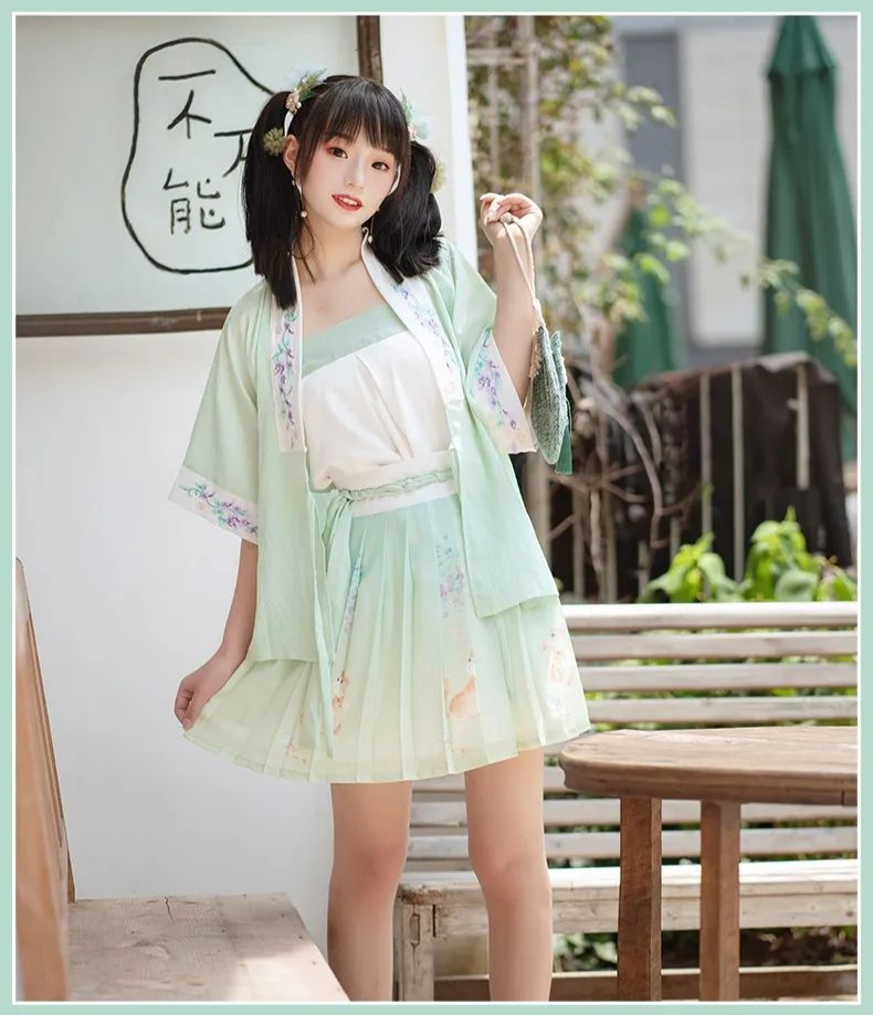 最低49、最高89元/套，适合当前夏日穿的浅绿色白菜系汉服！