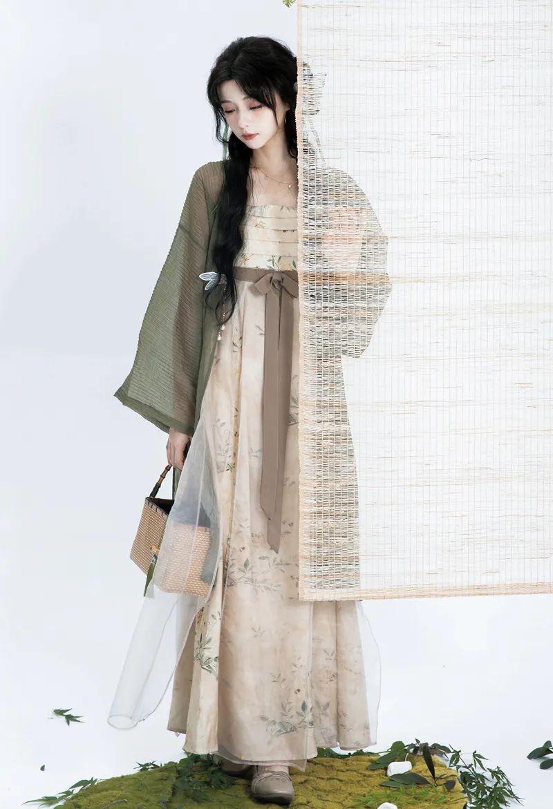 ​拒相思一枝独秀，瑶遇见神鹿经久不衰，2022年8月淘宝汉服商家单品销量排名