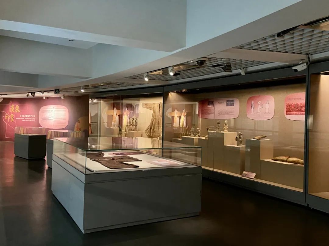 汉服展览 | “汉魏印象：汉晋南北朝服饰艺术展”在国丝开幕