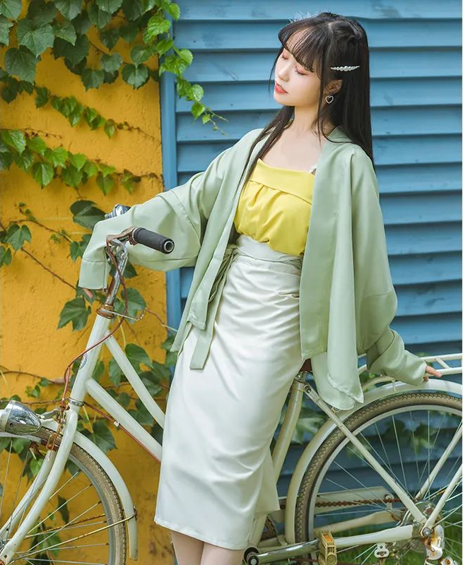 最低49、最高89元/套，适合当前夏日穿的浅绿色白菜系汉服！