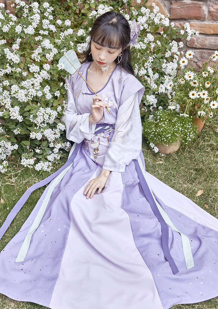 ​拒相思一枝独秀，瑶遇见神鹿经久不衰，2022年8月淘宝汉服商家单品销量排名