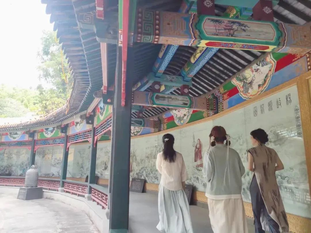 穿汉服免费入园:2022国庆期间多地景点开展穿汉服免费入园活动