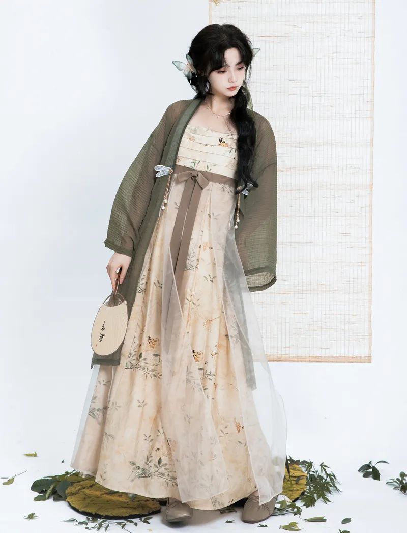 ​拒相思一枝独秀，瑶遇见神鹿经久不衰，2022年8月淘宝汉服商家单品销量排名