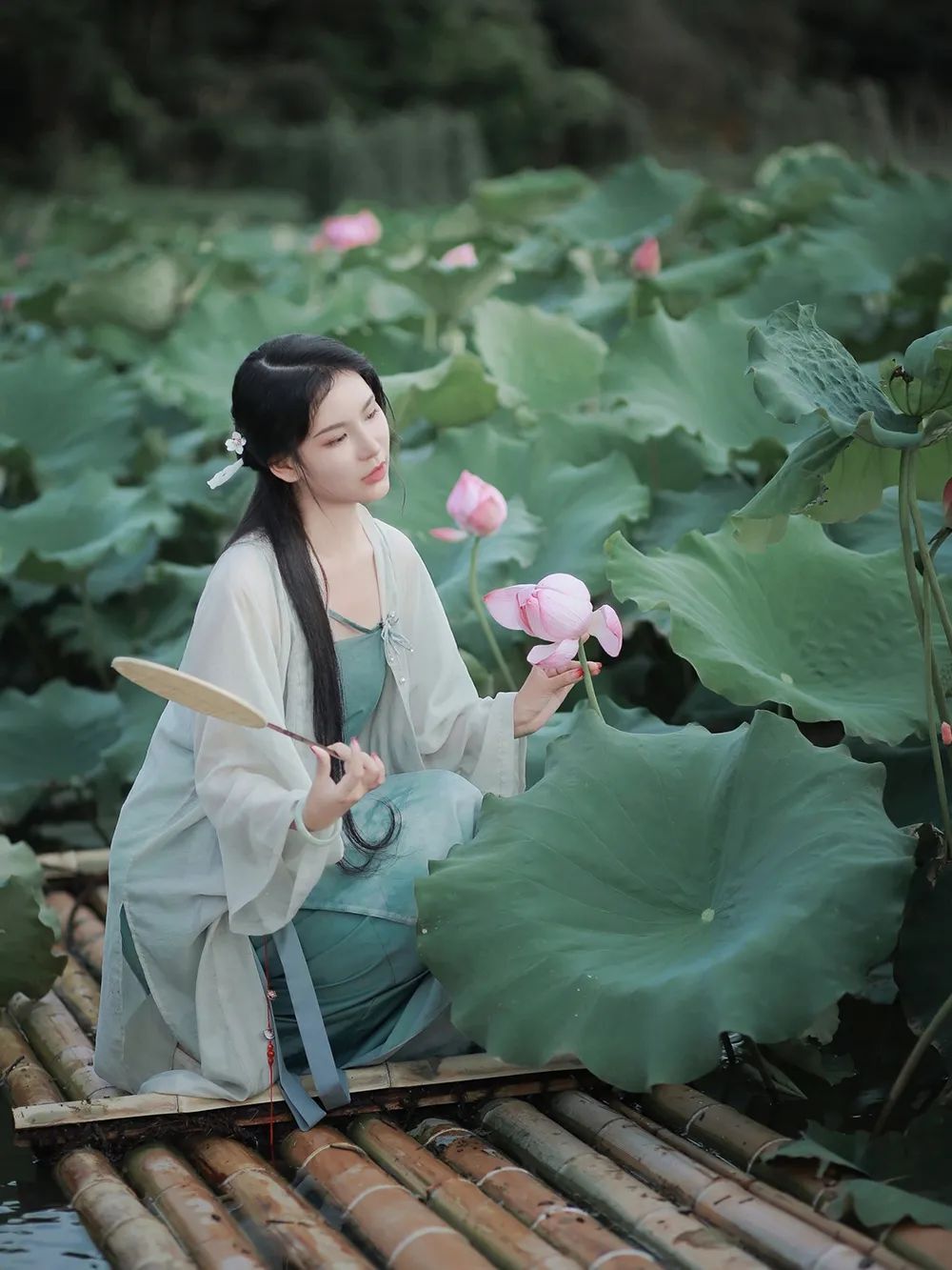 ​拒相思一枝独秀，瑶遇见神鹿经久不衰，2022年8月淘宝汉服商家单品销量排名