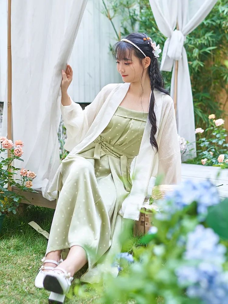 最低49、最高89元/套，适合当前夏日穿的浅绿色白菜系汉服！