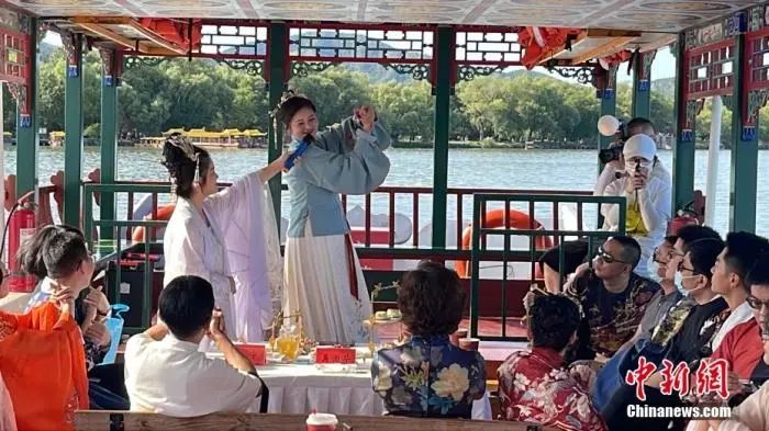 穿汉服泛舟游园，台湾青年立体式体验传统文化之美！