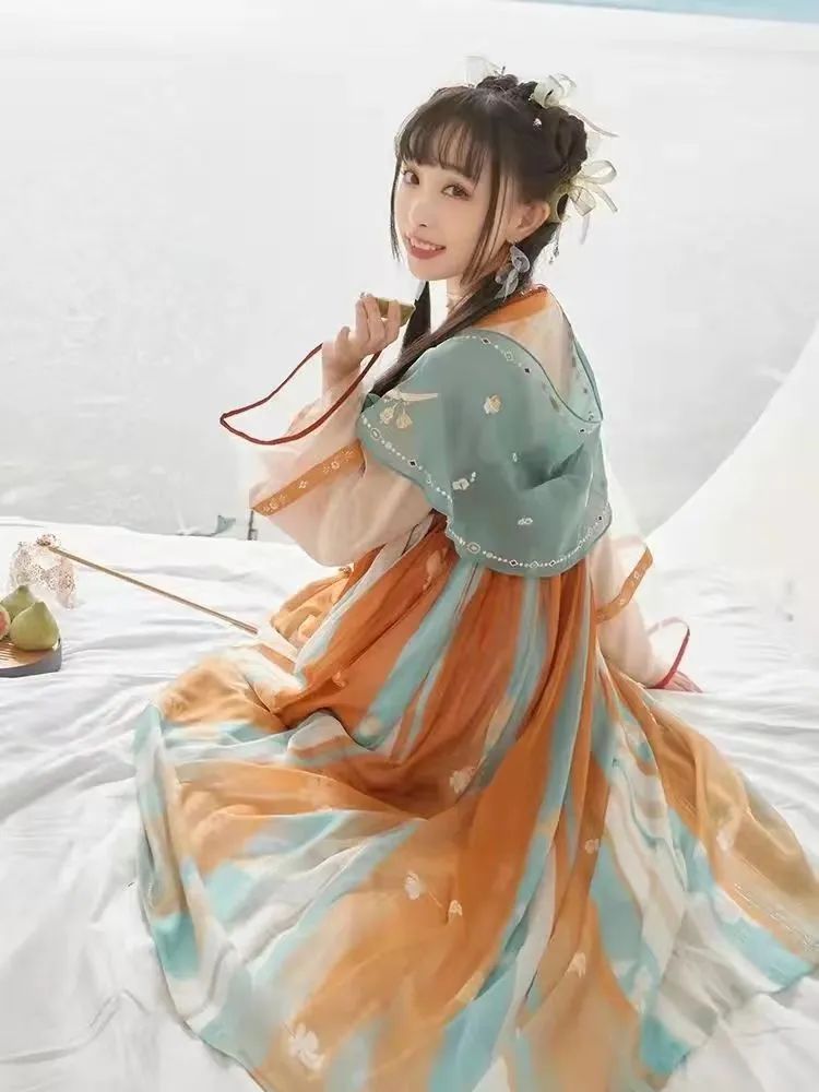 ​拒相思一枝独秀，瑶遇见神鹿经久不衰，2022年8月淘宝汉服商家单品销量排名