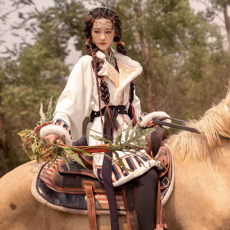 就在这一日，圆领袍199，十三余、重回、汉尚，众商家汇集上新，众多新品等你来！