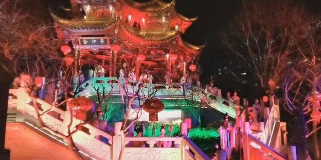 四川最喜欢汉服城市，拥有上百汉服商家，满大街都是汉服美女