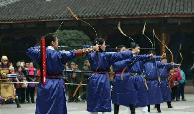 四川最喜欢汉服城市，拥有上百汉服商家，满大街都是汉服美女