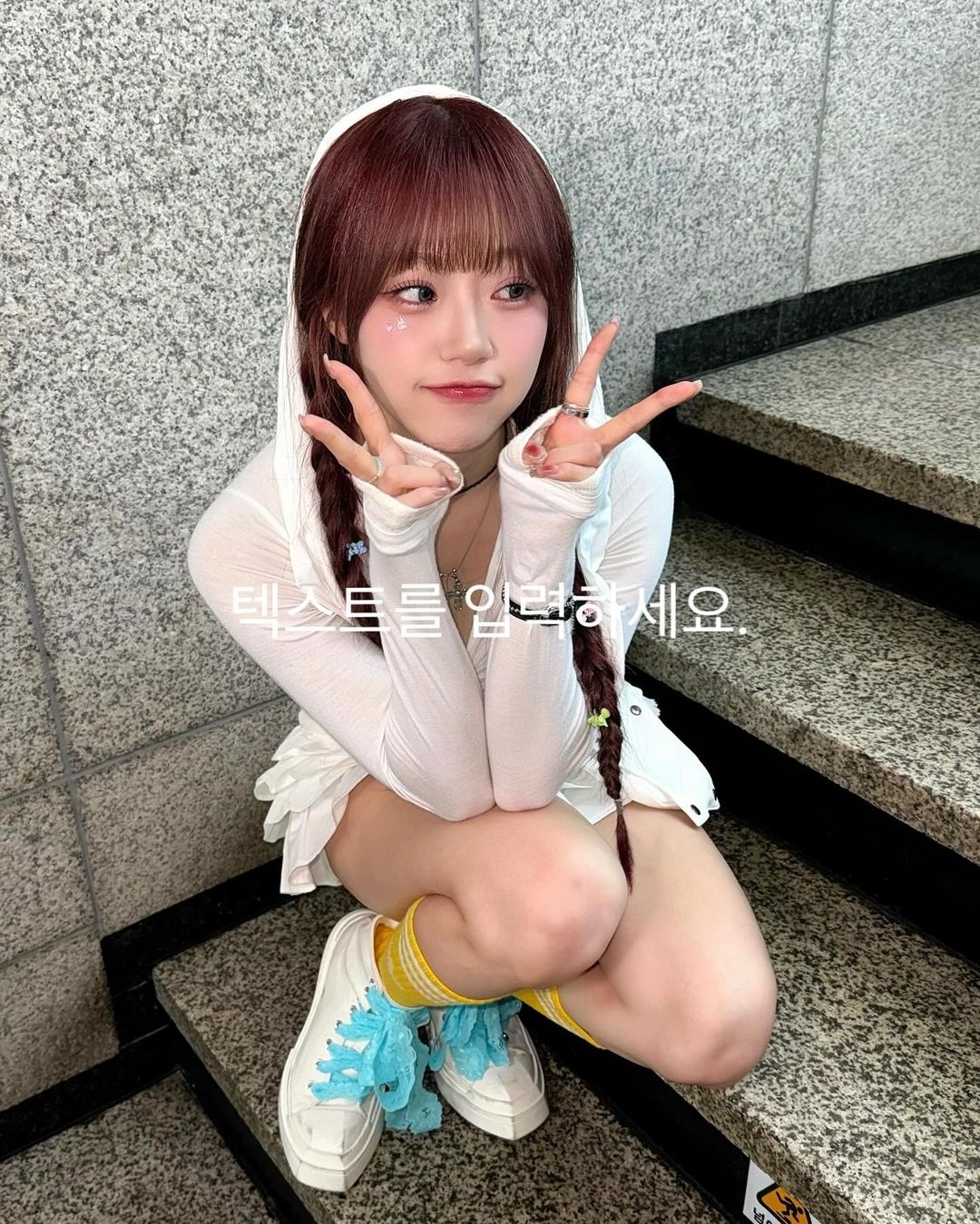 新水弹女王！Cignature 智源「极度凶狠」绑带比基尼一炮而红，脱下外套全场炸裂！