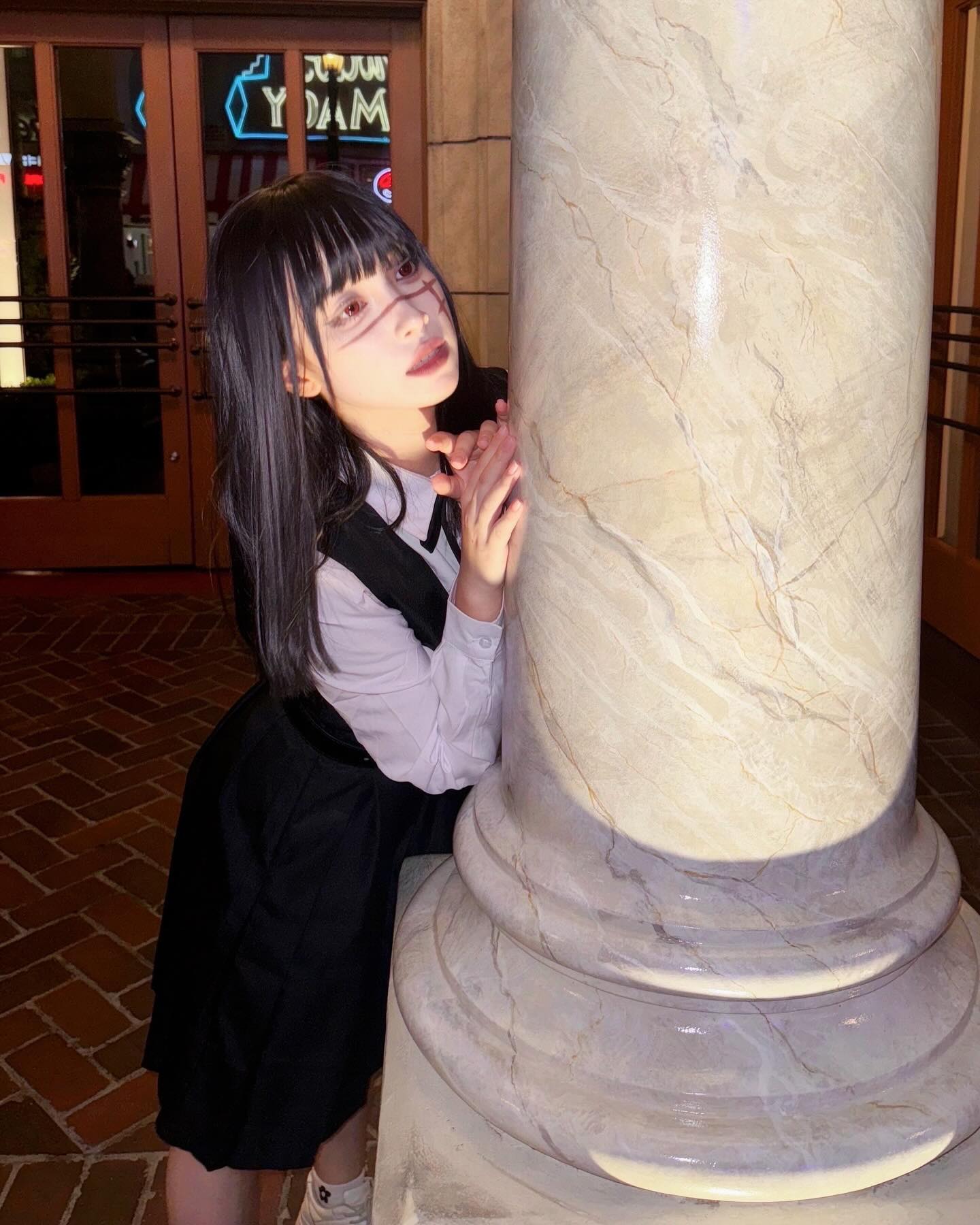 日Coser神还原《胆大党》绫濑桃！「超萌大眼＋羞涩神情」直逼本尊，网友赞表情管理太强