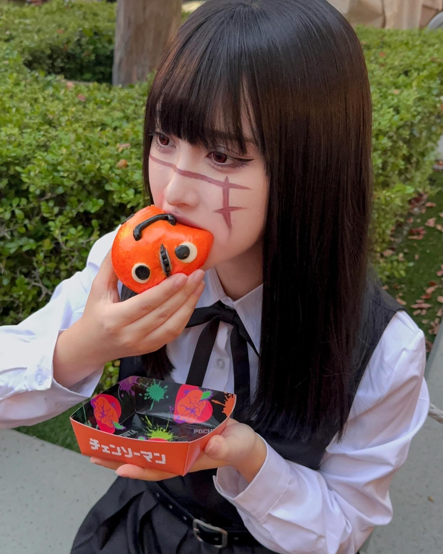 日Coser神还原《胆大党》绫濑桃！「超萌大眼＋羞涩神情」直逼本尊，网友赞表情管理太强