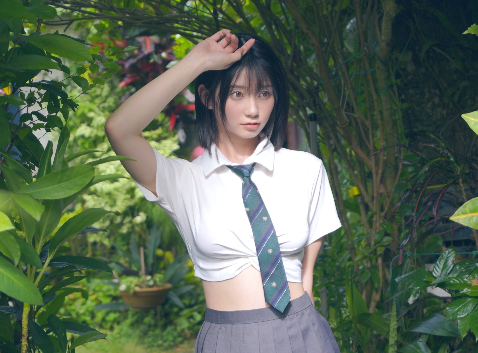 fm2c5s 「濑户环奈」外型、艺名都神似桥本环奈!宣布写真出道身世背景却是个谜?