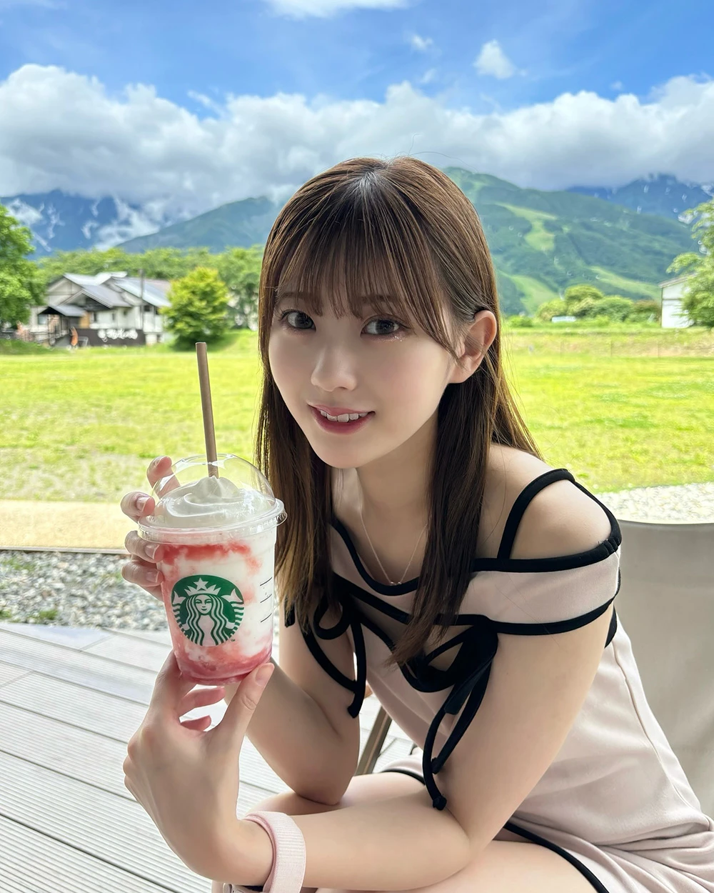 日本星巴克店员「久木田帆乃夏」引发轰动，神级美颜让人跌入恋爱漩涡！