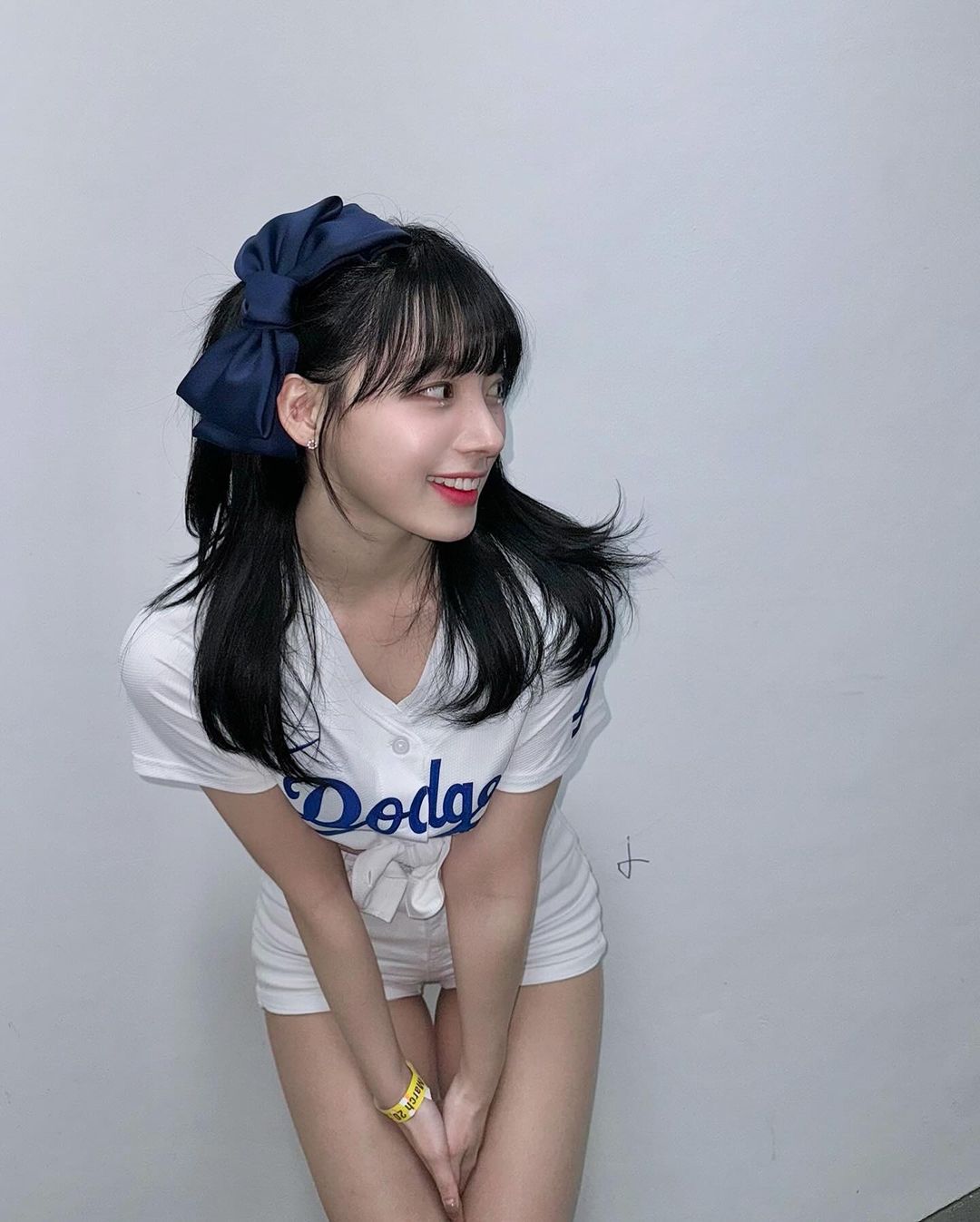 极品！22 岁韩国啦啦队女神河智苑「神级蜜大腿」超顶，网友大赞：看得口水都流出来了！