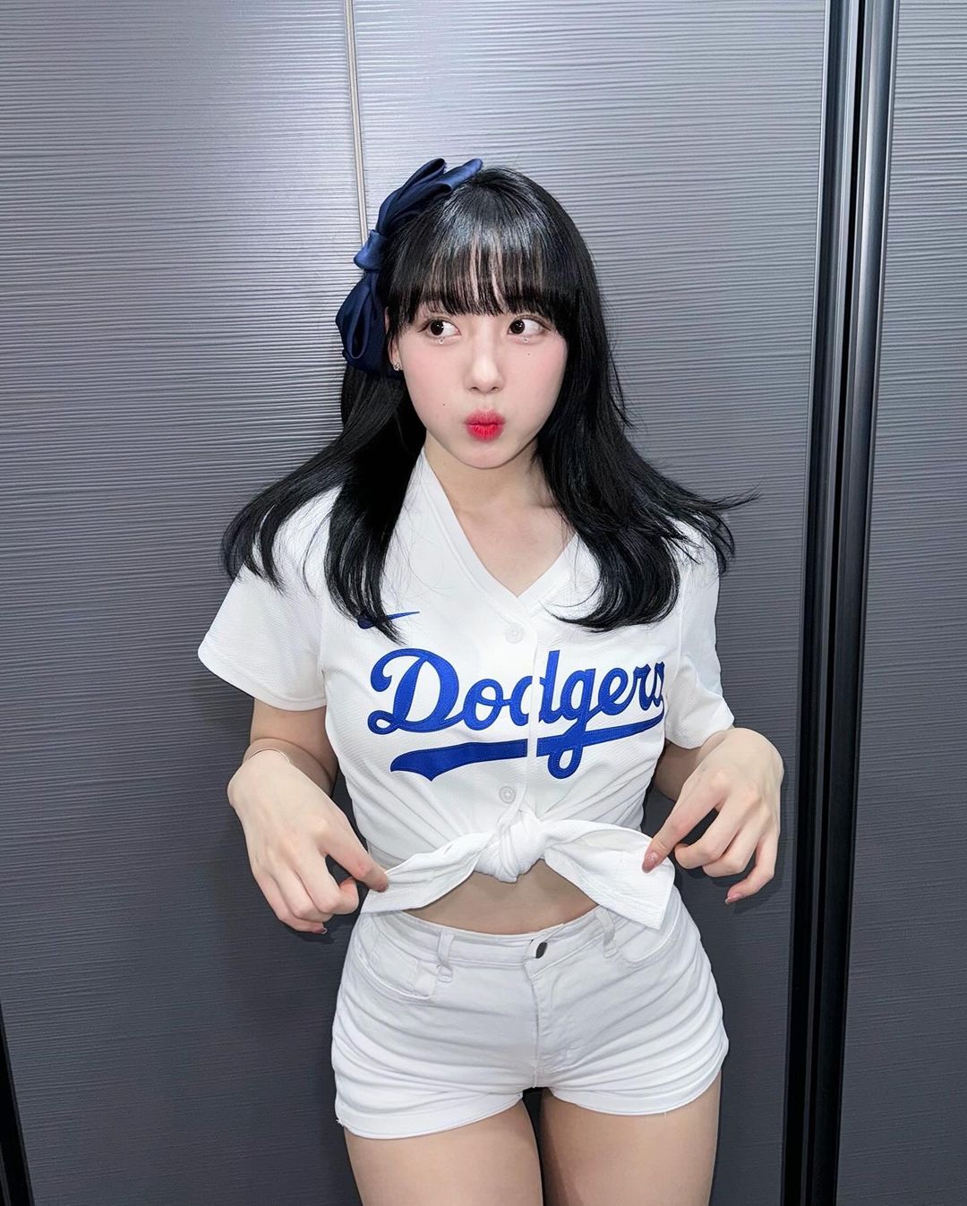 极品！22 岁韩国啦啦队女神河智苑「神级蜜大腿」超顶，网友大赞：看得口水都流出来了！