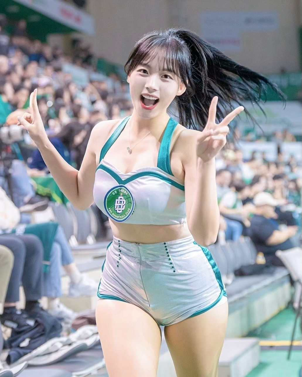 极品！22 岁韩国啦啦队女神河智苑「神级蜜大腿」超顶，网友大赞：看得口水都流出来了！