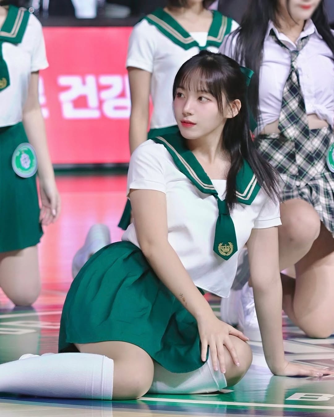 极品！22 岁韩国啦啦队女神河智苑「神级蜜大腿」超顶，网友大赞：看得口水都流出来了！