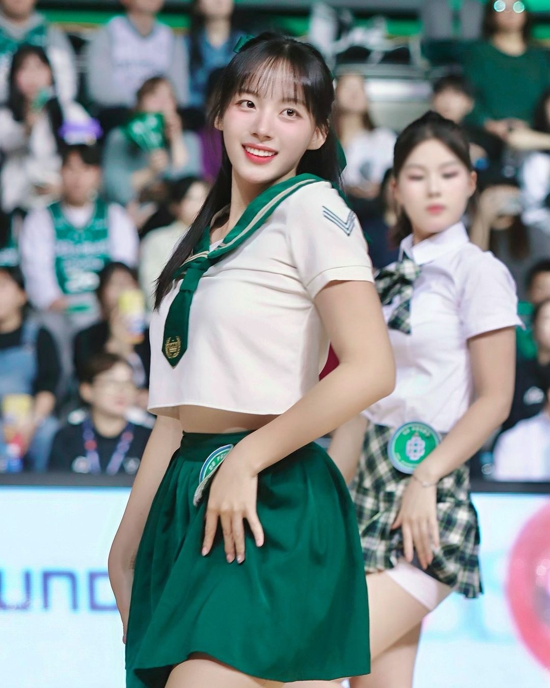 极品！22 岁韩国啦啦队女神河智苑「神级蜜大腿」超顶，网友大赞：看得口水都流出来了！