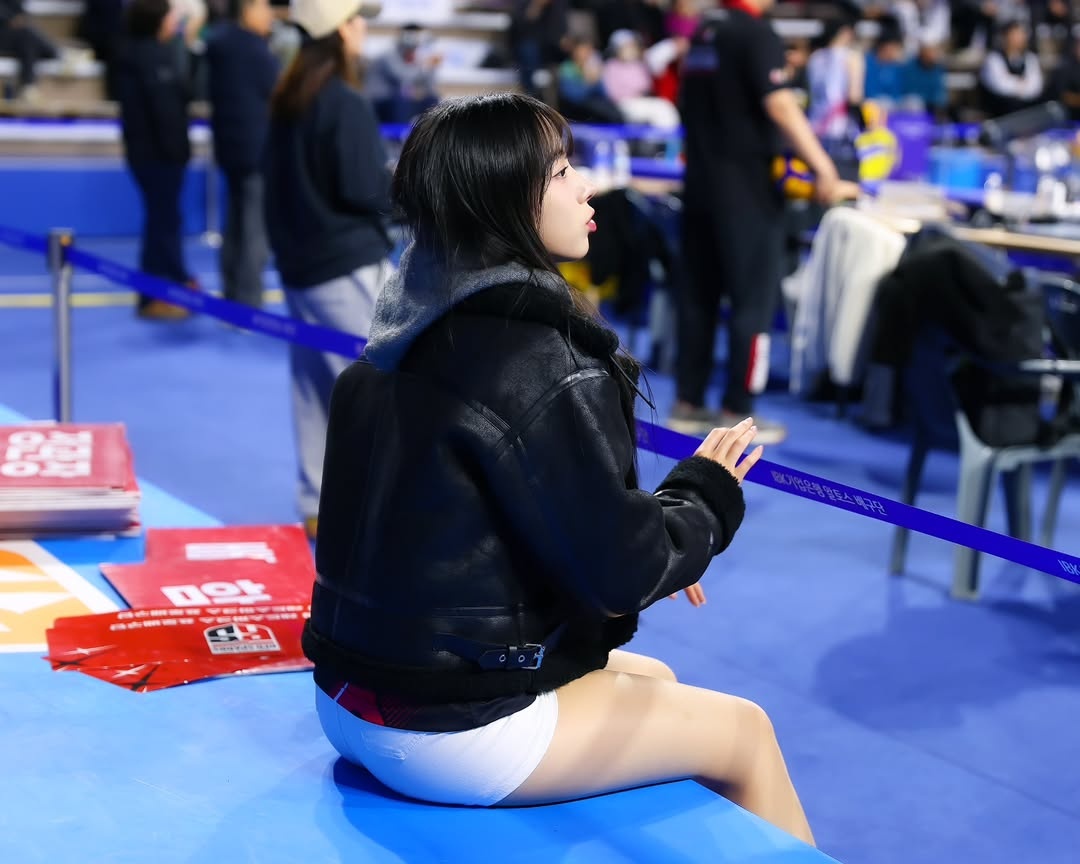 极品！22 岁韩国啦啦队女神河智苑「神级蜜大腿」超顶，网友大赞：看得口水都流出来了！