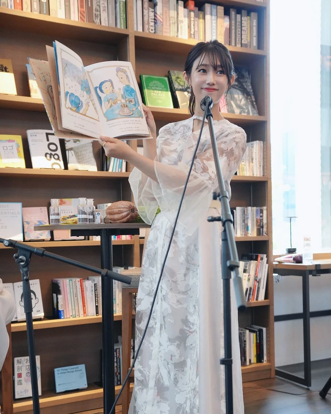 人美心善但不好惹！美女老师《堀江圣夏》大秀「徒手破砖」超强空手道黑带实力！