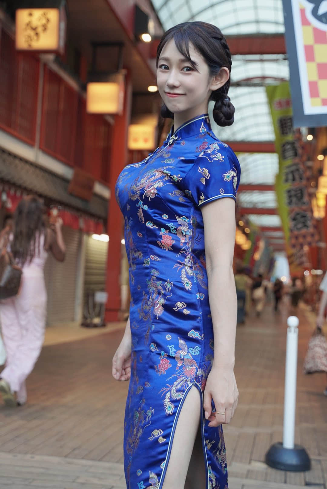 人美心善但不好惹！美女老师《堀江圣夏》大秀「徒手破砖」超强空手道黑带实力！