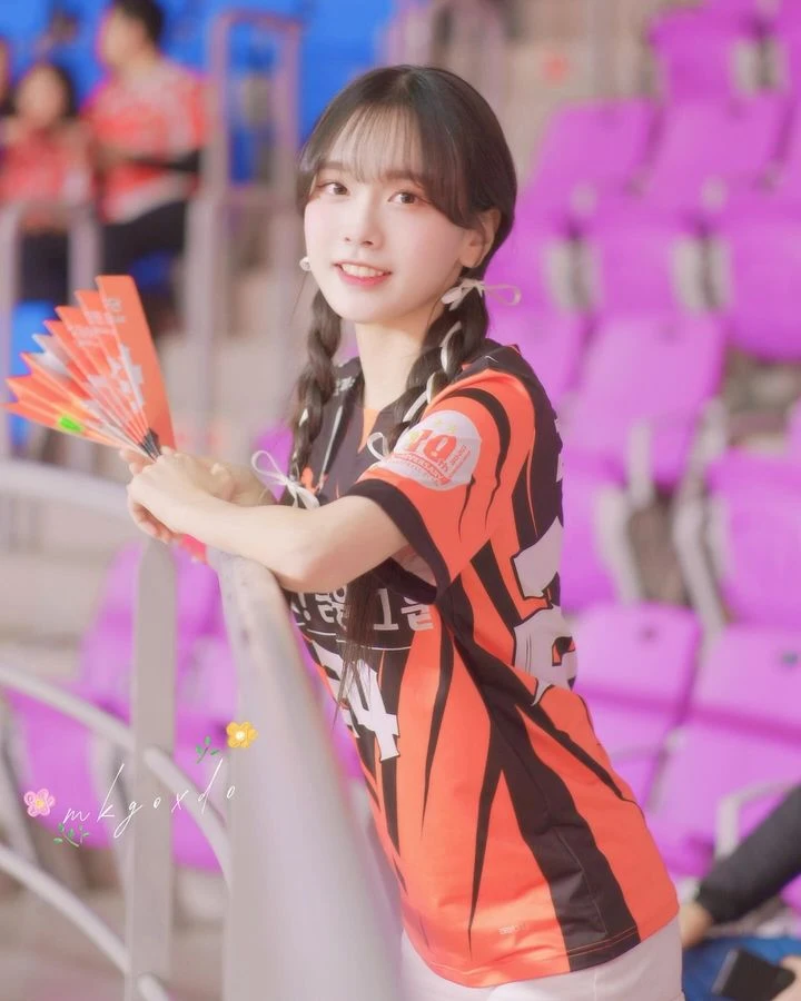 无敌漂亮！韩国啦啦队的精灵《金佳恩 김가은》稚嫩感不输年轻偶像女团！